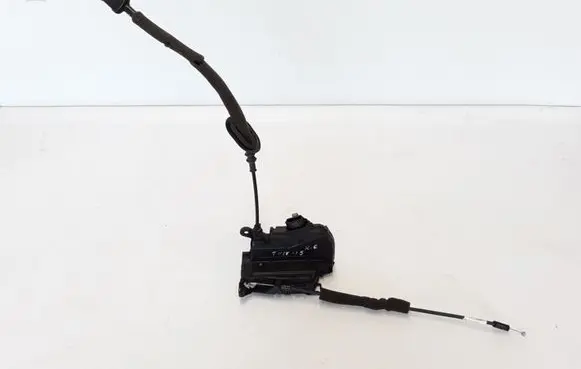 Renault Twingo III Rear door lock 825037656R