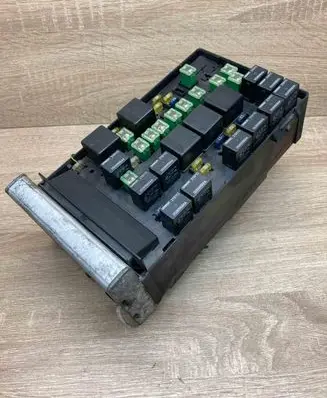 Chrysler Voyager Fuse module 04869001AJ B08005IQ