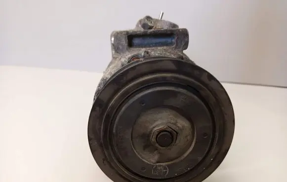 Volkswagen PASSAT B6 Air conditioning (A/C) compressor (pump) 1K0820803P