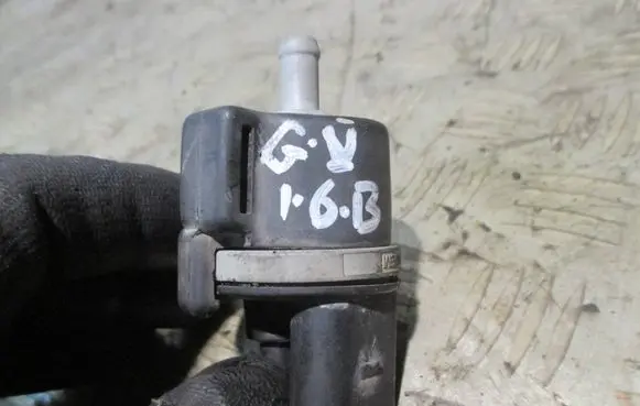 Volkswagen Golf V Valve vacuum 058133459 142115907