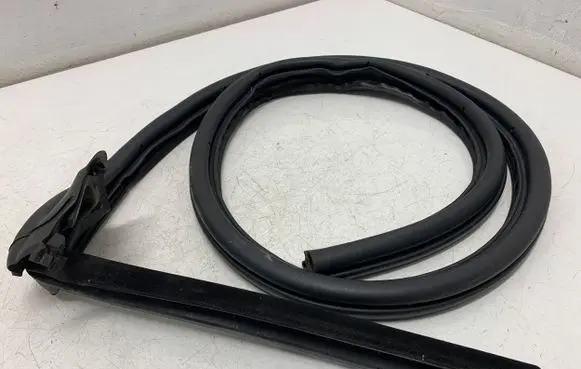 Volkswagen Beetle A5 Front door rubber seal 5C3839