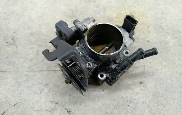 Hyundai i30 Throttle body valve 351002B000