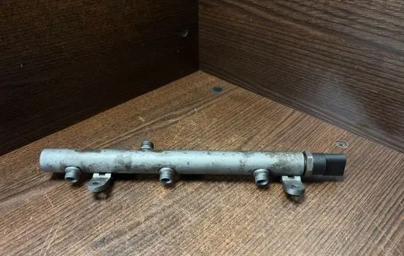 Mercedes-Benz Vito Viano W639 Fuel main line pipe 6420700695 A6420700695
