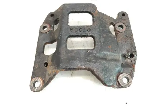Toyota Avensis T250 Engine mounting bracket