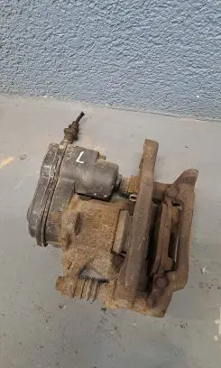 Nissan Qashqai Rear brake caliper