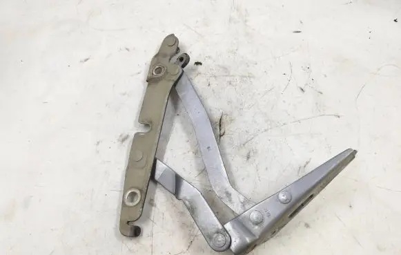 Audi A4 S4 B7 8E 8H Tailgate/trunk/boot hinge 8E5827302C