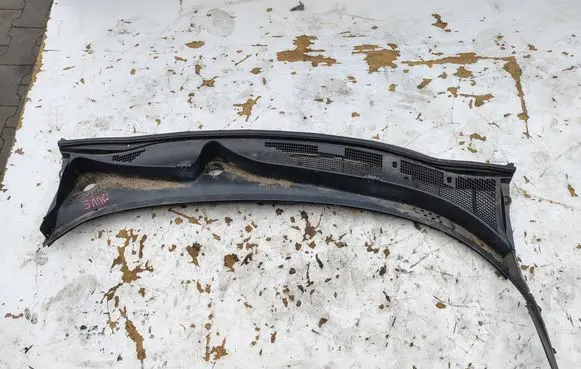 Nissan Juke I F15 Wiper trim 