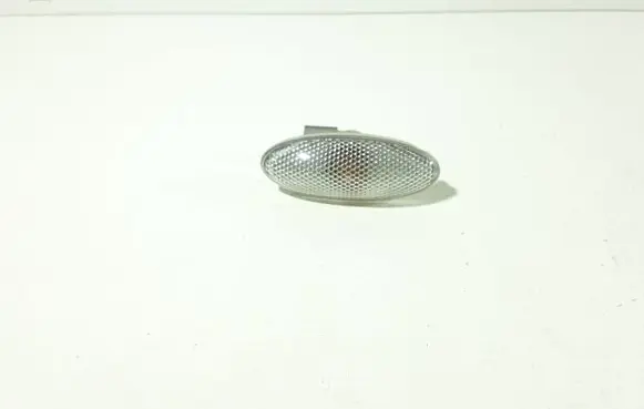 Toyota Yaris Front fender indicator light