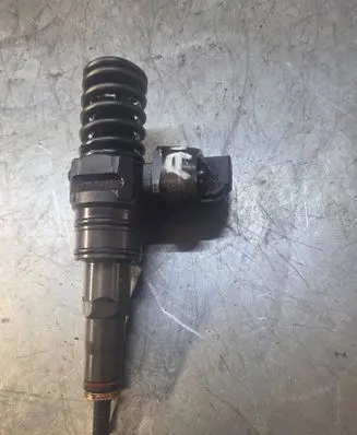 Volkswagen Golf IV Fuel injector 