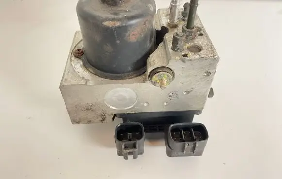 Lexus IS 200-300 ABS Pump