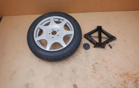 Ford Escape IV R17 spare wheel 