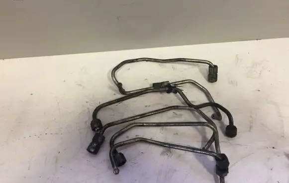 Volvo V70 Fuel injector supply line/pipe 
