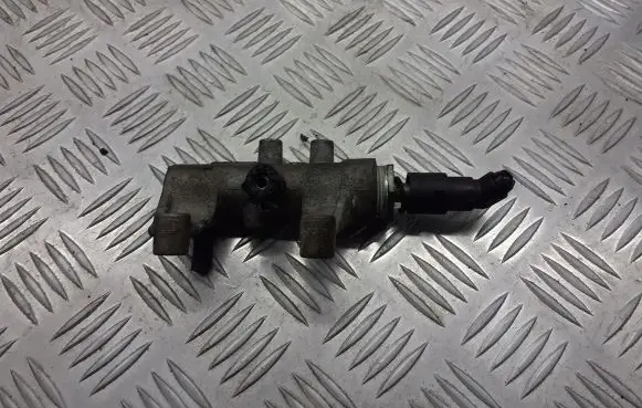Opel Zafira B Fuel distributor 55203803