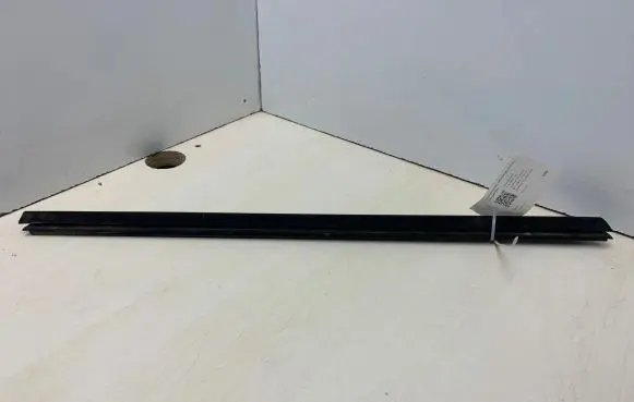 Mercedes-Benz C W204 Other front door trim element A20472501