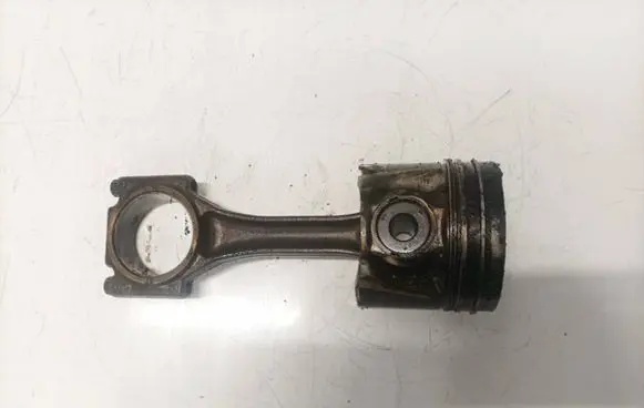 Volkswagen Golf IV Piston with connecting rod