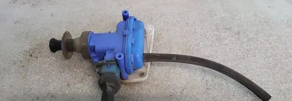 Audi 80 90 S2 B4 Central locking vacuum pump 893862123