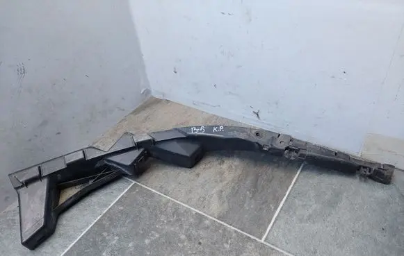 Volkswagen PASSAT B5 Front bumper mounting bracket 3B0807050C