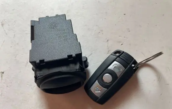 BMW 5 E60 E61 Ignition lock 10862510 6954722 4550