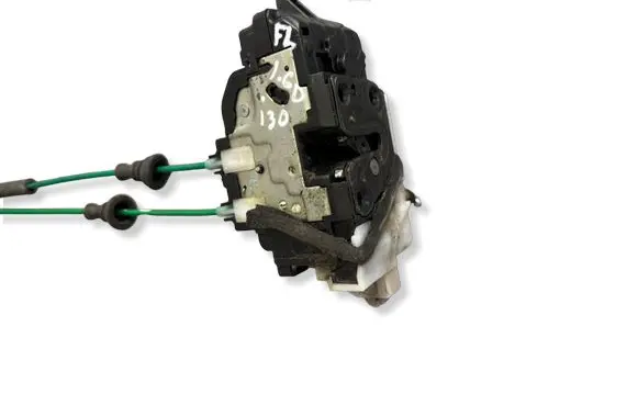 Hyundai i30 Front door lock 813102L020