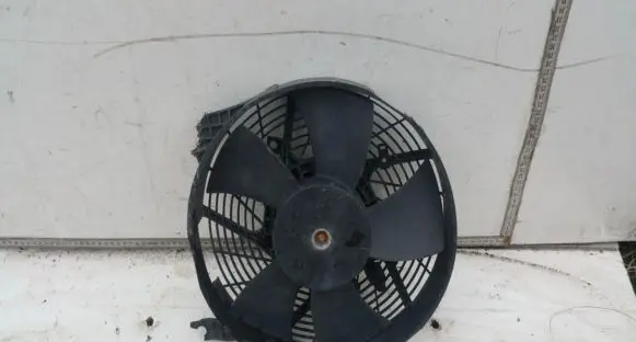 Mitsubishi Carisma Radiator cooling fan shroud