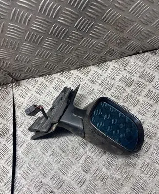 Audi A4 S4 B5 8D Front door electric wing mirror RS0225402