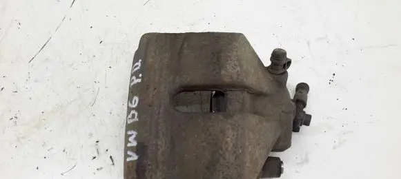 Volkswagen PASSAT B6 Front brake caliper