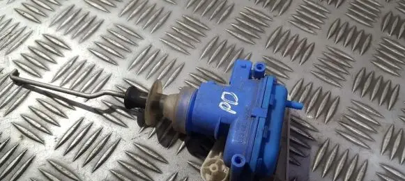 Audi 80 90 S2 B4 Central locking vacuum pump 893862153c