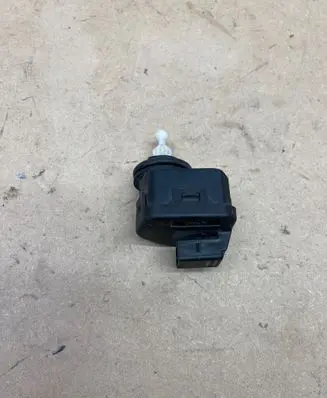 Headlight level adjustment motor