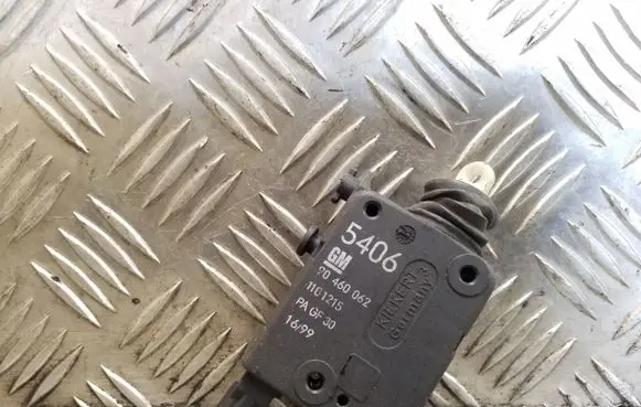 Opel Astra G Central locking motor 90460062