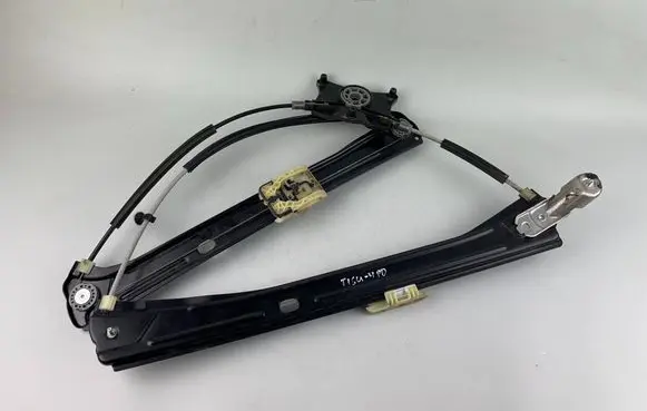 Volkswagen Tiguan Front window lifting mechanism without motor 5NA837462