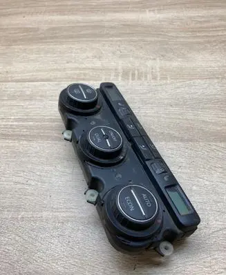 Volkswagen PASSAT B6 Climate control unit 74677532