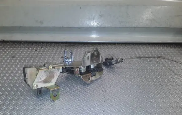 Volkswagen Touareg I Tailgate window lock/catch/latch 7L0827506D