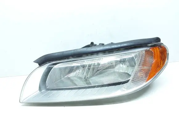 Volvo V70 Headlight/headlamp 31214353