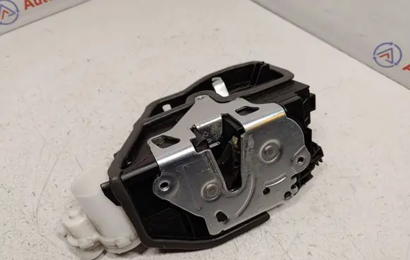 BMW X3 F25 Front door lock 7318419 51217318419 51217283627