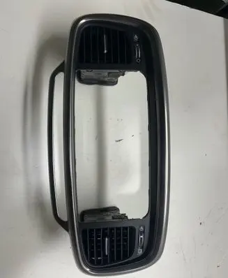 KIA Sorento Dash center air vent grill