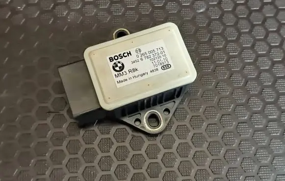 BMW X1 E84 ESP acceleration yaw rate sensor 6782372 0265005713 7018913