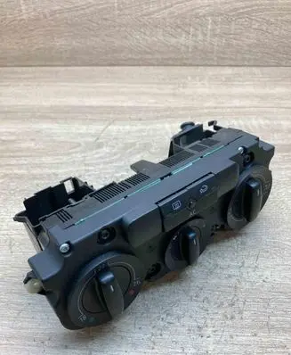 Volkswagen Golf V Climate control unit