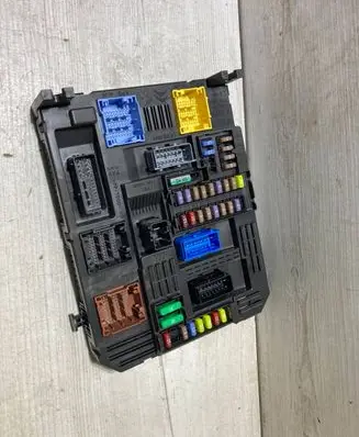 Citroen C3 Fuse module 9819851280