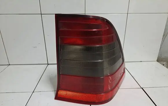 Mercedes-Benz C W202 Rear/tail lights 2028204064