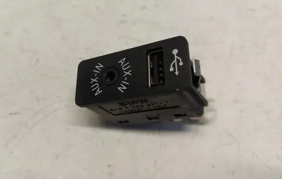 BMW X1 F48 F49 AUX in-socket connector 266607