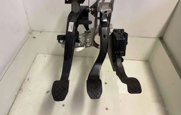 Audi A6 S6 C6 4F Pedal assembly 4F1721117D