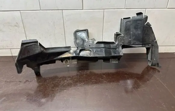 Audi Q5 SQ5 Intercooler air guide/duct channel 8R0121284A