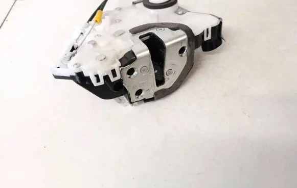 Toyota Verso-S Front door lock