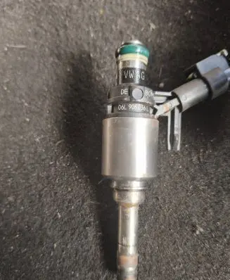 Volkswagen Golf VII Fuel injector 06l906036l