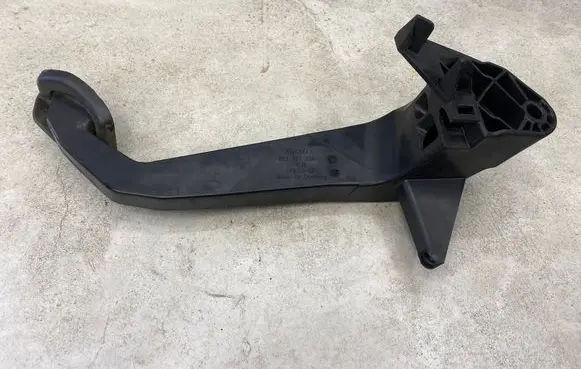 Audi A4 S4 B6 8E 8H Clutch pedal 8E1721316
