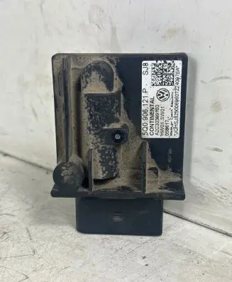Volkswagen Golf VII Fuel injection pump control unit/module 5Q0906121P 050617 A2C30399103