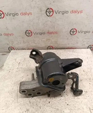 Toyota RAV 4 (XA30) Engine mount bracket