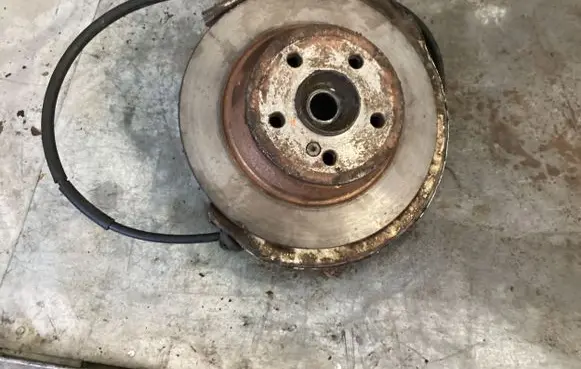 Rear wheel hub