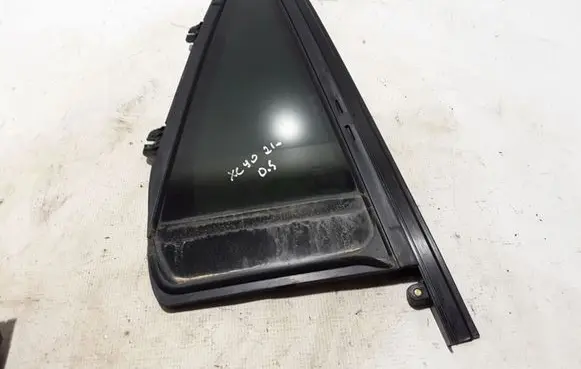 Volvo XC90 Rear vent window glass 32132030