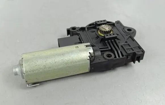 Volvo XC90 Sunroof motor/actuator 10028320C
